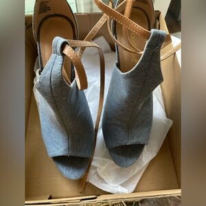 NIB Shoe dazzle 9.5, denim open toe 6” heels